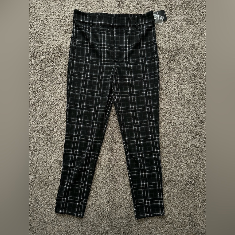 Forever 21 pant/ankle/knit/black/white size Large